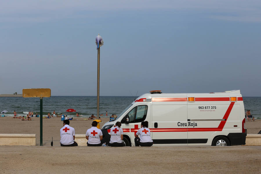 Fotos: La playa de Pinedo, cerrada al baño