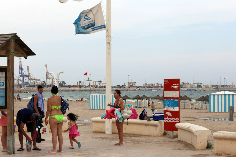 Fotos: La playa de Pinedo, cerrada al baño