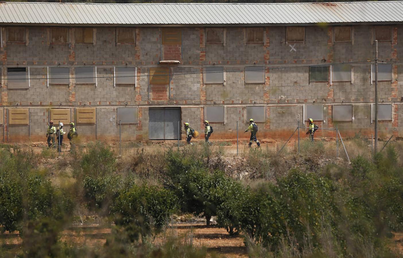 Más de 600 efectivos terrestres para tratar de sofocar el incendio forestal de Llutxent