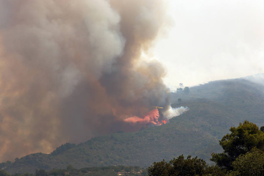 El incendio de Llutxent, activo desde el pasado lunes, sigue sin control a miércoles 8 de agosto