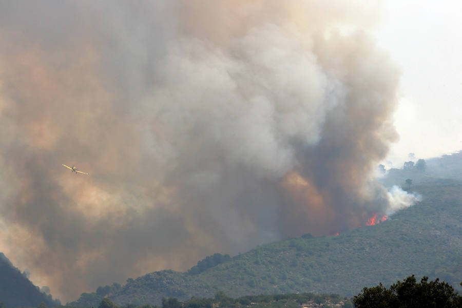 El incendio de Llutxent, activo desde el pasado lunes, sigue sin control a miércoles 8 de agosto