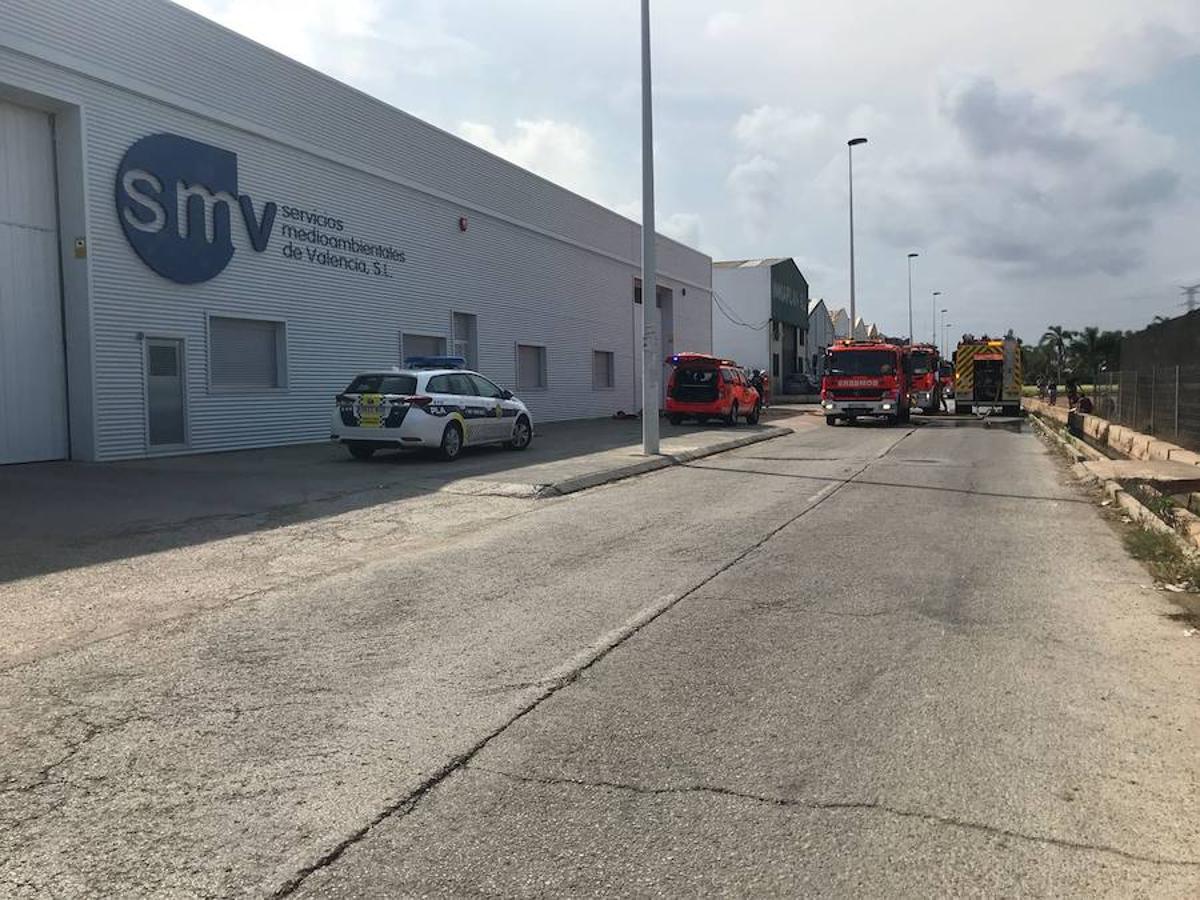 Fotos: Arde una empresa de reciclaje en el polígono industrial en Alboraya