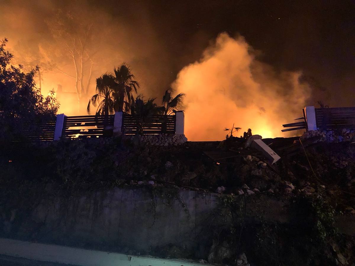 El incendio de Llutxent, en la zona de Barx, el martes por la noche.