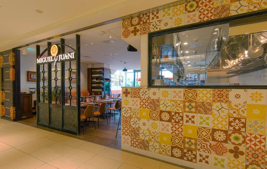 El restaurante valenciano Miguel y Juani, ganador del Concurso Internacional de Paellas de Sueca, inauguró hace tres años en Tokio su primera sucursal fuera de España.