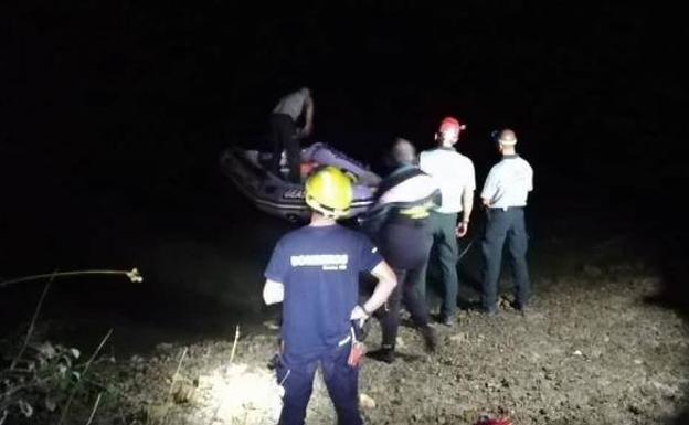 Los equipos de la Guardia Civil recuperan los restos del pantano.