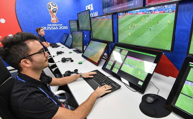 Sala de operaciones del VAR durante el pasado Mundial de Rusia. 