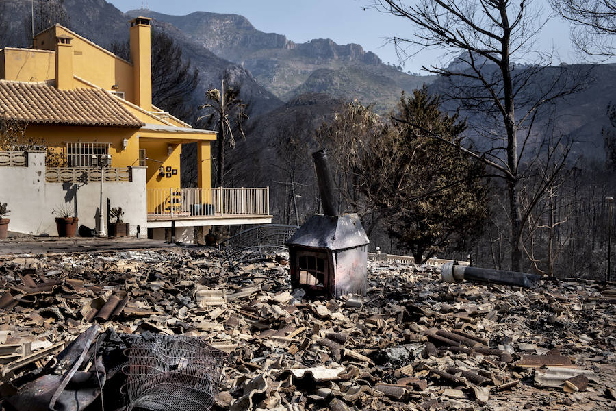 Fotos: Así han quedado las casas tras el incendio de LLutxent