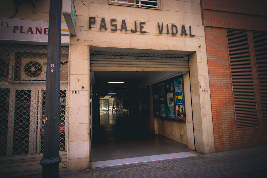 Poco tiene que ver con el Pasaje Vidal, emplazado en la calle Pintor Stolz, junto a la avenida del Cid.