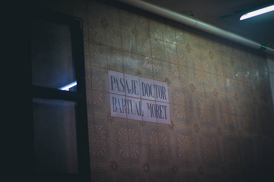 El pasaje Doctor Bartual Moret está casi escondido en la avenida Blasco Ibáñez.