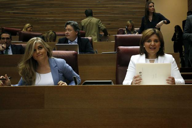 Eva Ortiz e Isabel Bonig, número dos y número uno del PPCV, respectivamente, en Les Corts 