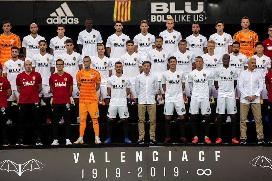 Estas son las mejores imágenes de la presentación del equipo en Mestalla y del Trofeo Naranja