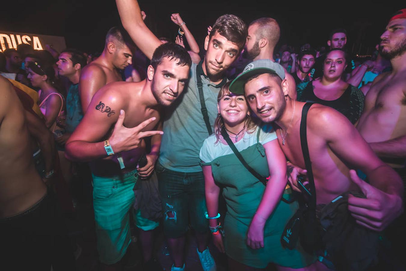 Fotos: Fiesta y música en el Medusa de Cullera