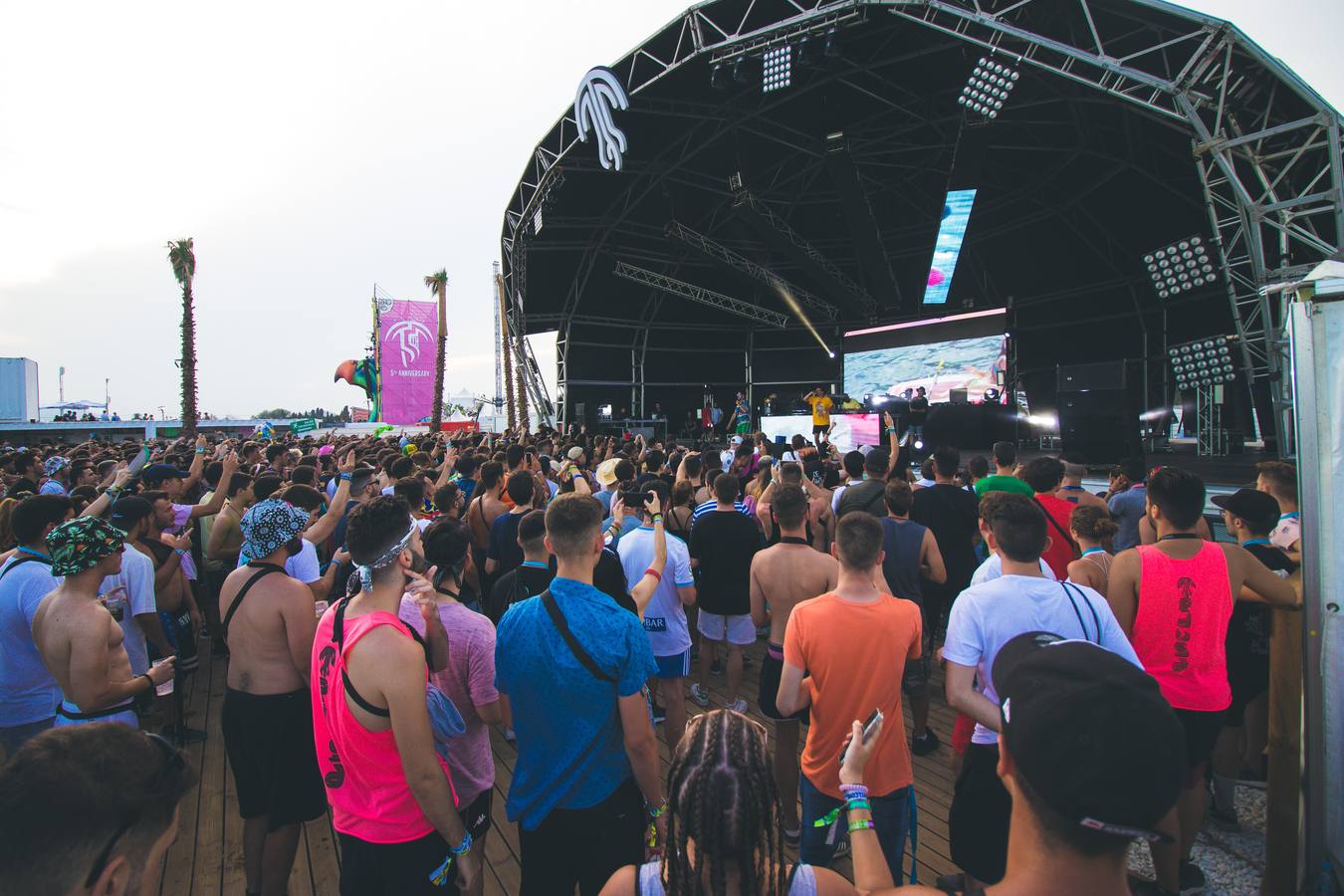 Fotos: Fiesta y música en el Medusa de Cullera