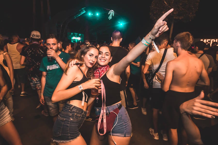 Fotos: Fiesta y música en el Medusa de Cullera