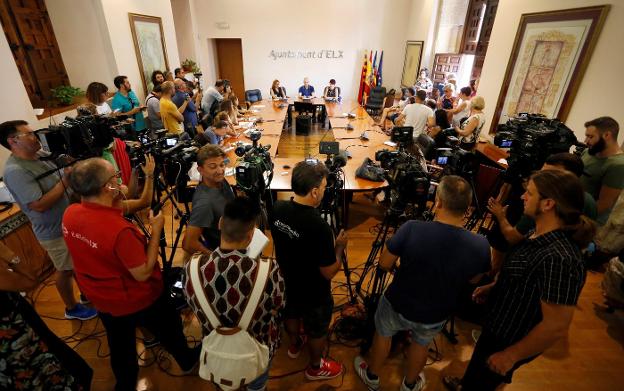 Rueda de prensa de Alberto Aguilar en el Ayuntamiento de Elche. 