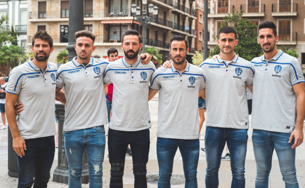 Los seis capitanes del Levante UD esta mañana.