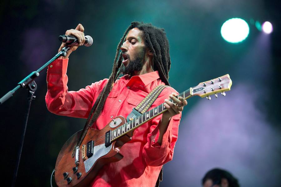 La 25 edición del festival de reggae más conocido e importante de Europa abre sus puertas con más de 200 artistas y nueve escenarios. Miles de personas unidas por esta música en una semana en la que los colores amarillo, verde y rojo son los protagonistas. 