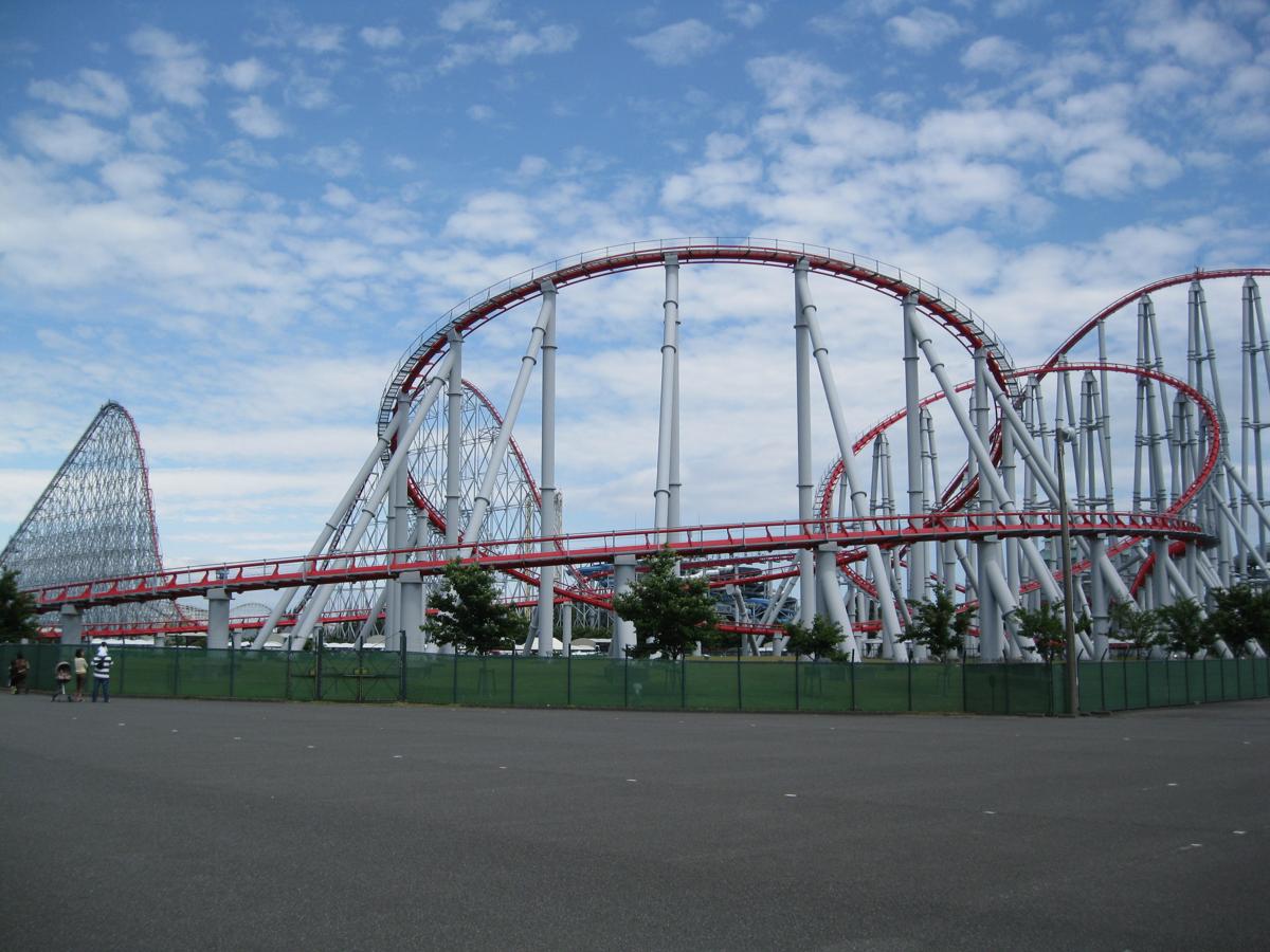 5. Steel Dragon en el Nagashima Spa Land en la prefectura de Mie, Japón. Esta impresionante montaña está diseñada solo para los más atrevidos y llega hasta los 97 metros de altura.