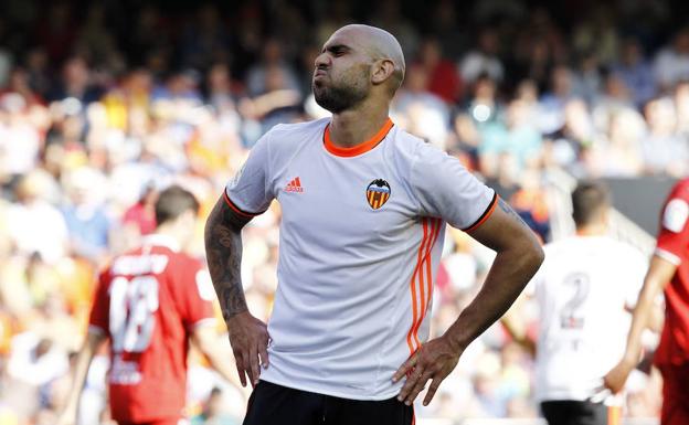 Zaza se lamenta en Mestalla. 