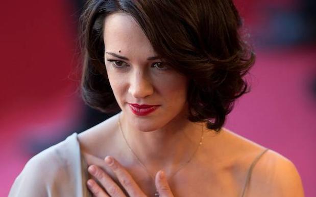 Fotografía de archivo que muestra a la actriz italiana Asia Argento a su llegada al estreno de la película Zulu en el festival de Cannes (Francia). 