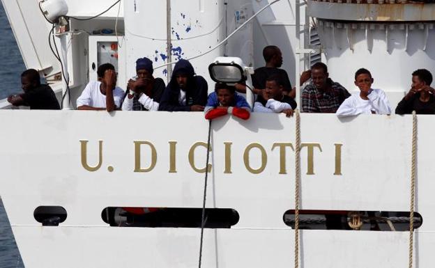 Algunos de los inmigrantes del barco Diciotti. 