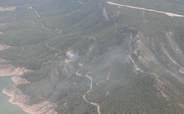 Incendio declarado cerca del embalse de Benagéber, Valencia.