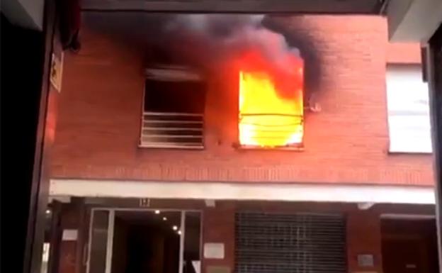 La explosión de un patinete eléctrico causa un incendio en una vivienda