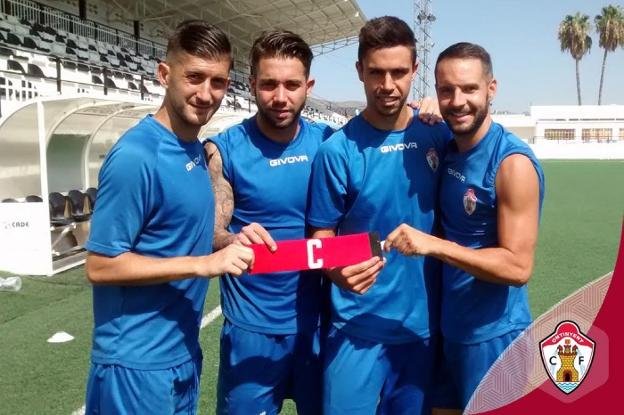 Los cuatro capitanes del Ontinyent. 