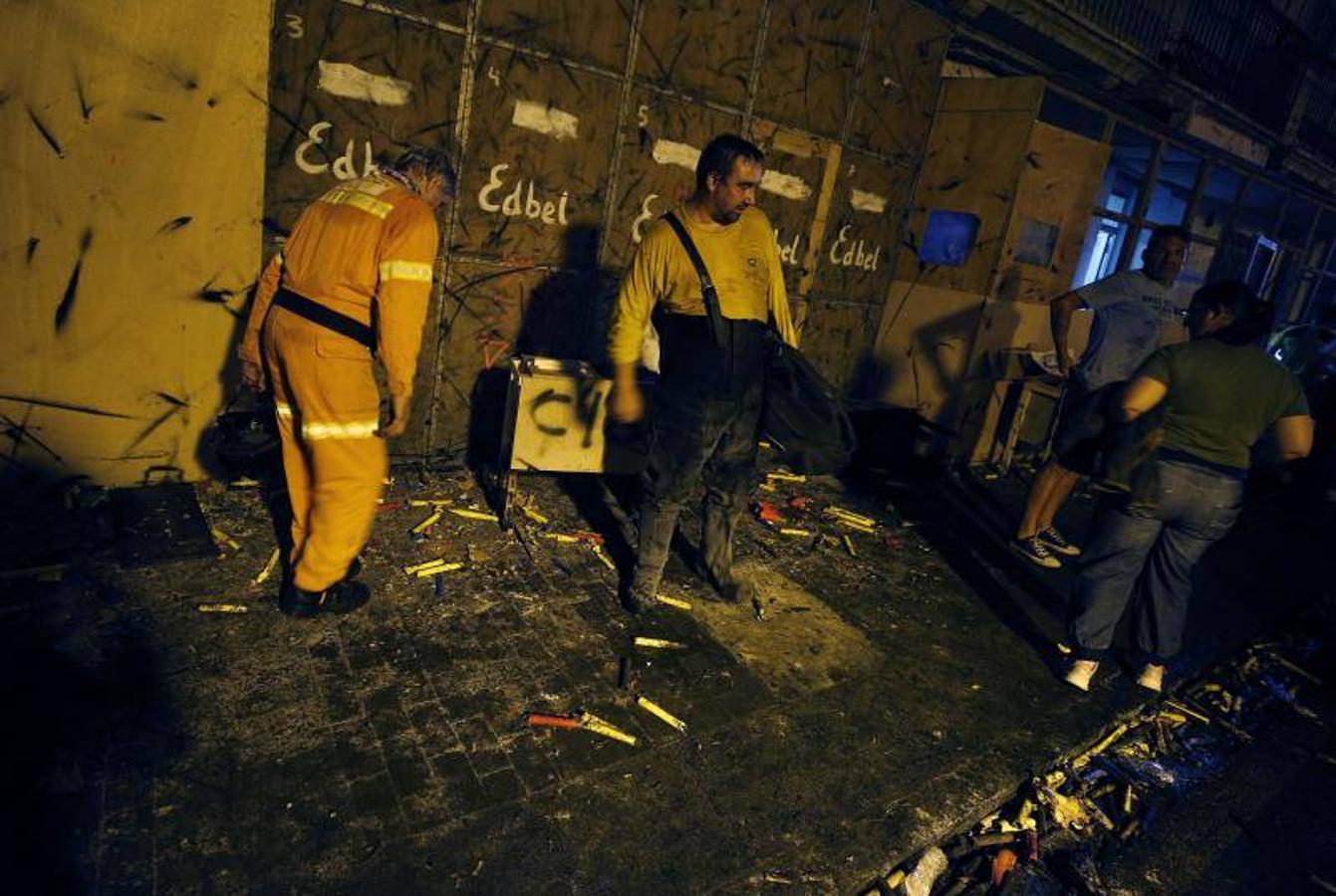 Fotos: La cordà de Paterna abre fuego con el pasacalle de cohetes de lujo