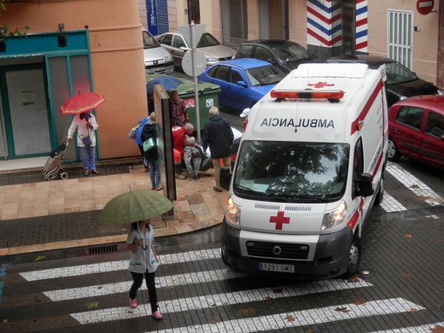 Sanidad celebra una reunión urgente ante la crisis por la retirada de las ambulancias