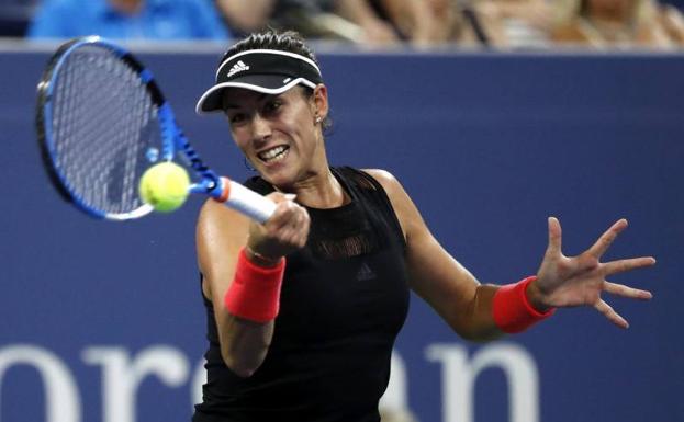 La tenista española Garbiñe Muguruza en acción ante la checa Karolina Muchova.