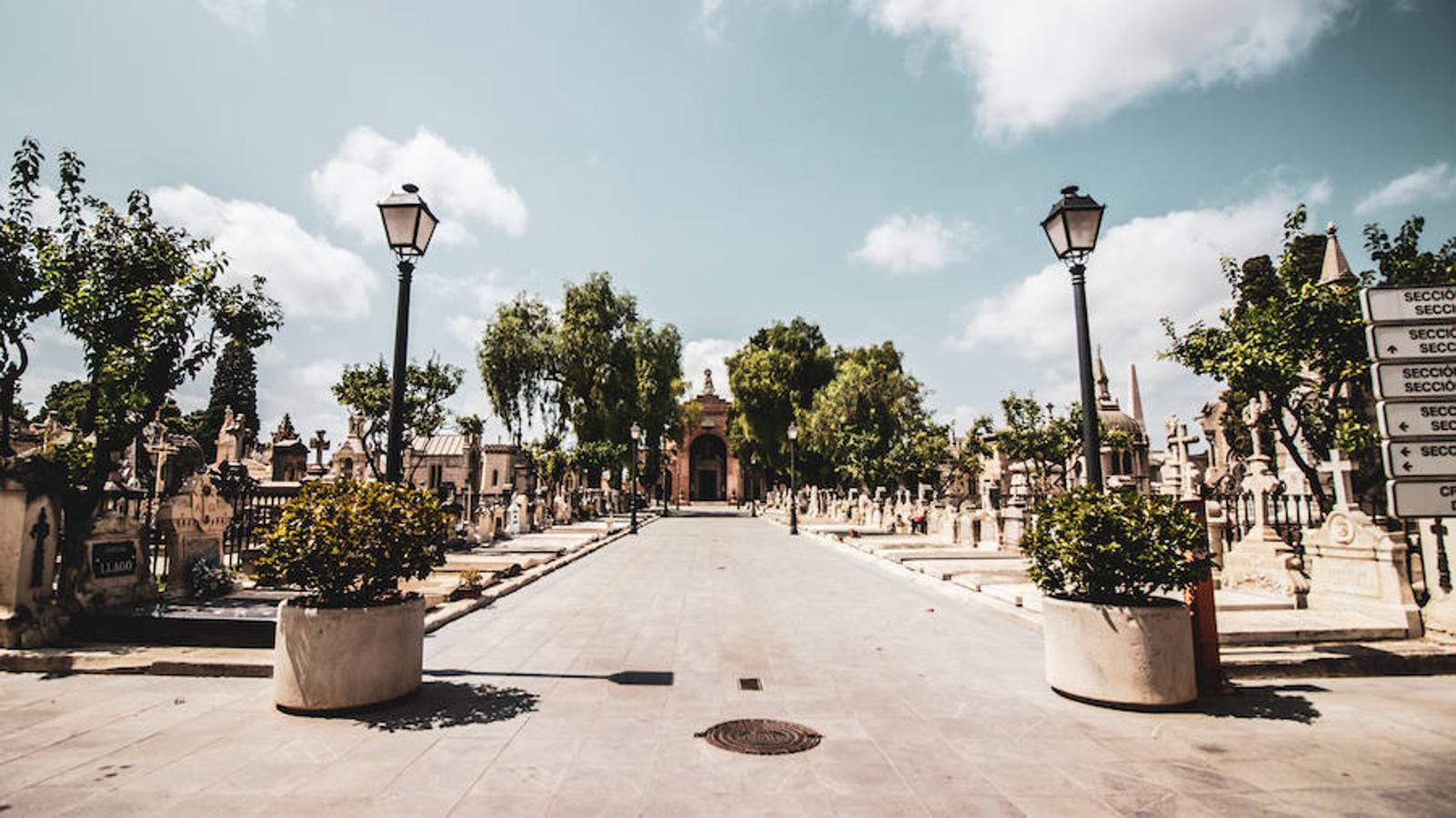 Más de 200 años después, el Cementerio General de Valencia sigue siendo uno de los conjuntos arquitectónicos y artísticos más importantes de la ciudad, con elementos centenarios que acentúan su peculiar encanto. Un cautivador lugar de ‘descanso eterno’ donde la ostentación y muestras de grandeza no distinguen el destino de los que aquí reposan. 