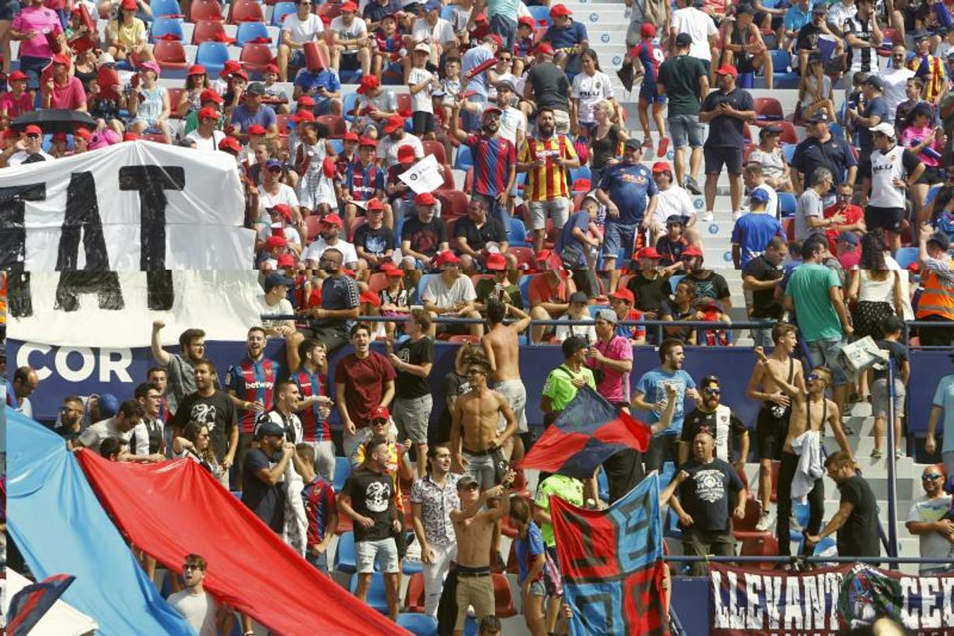 Fotos: Búscate en el Levante UD - Valencia CF de la jornada 3