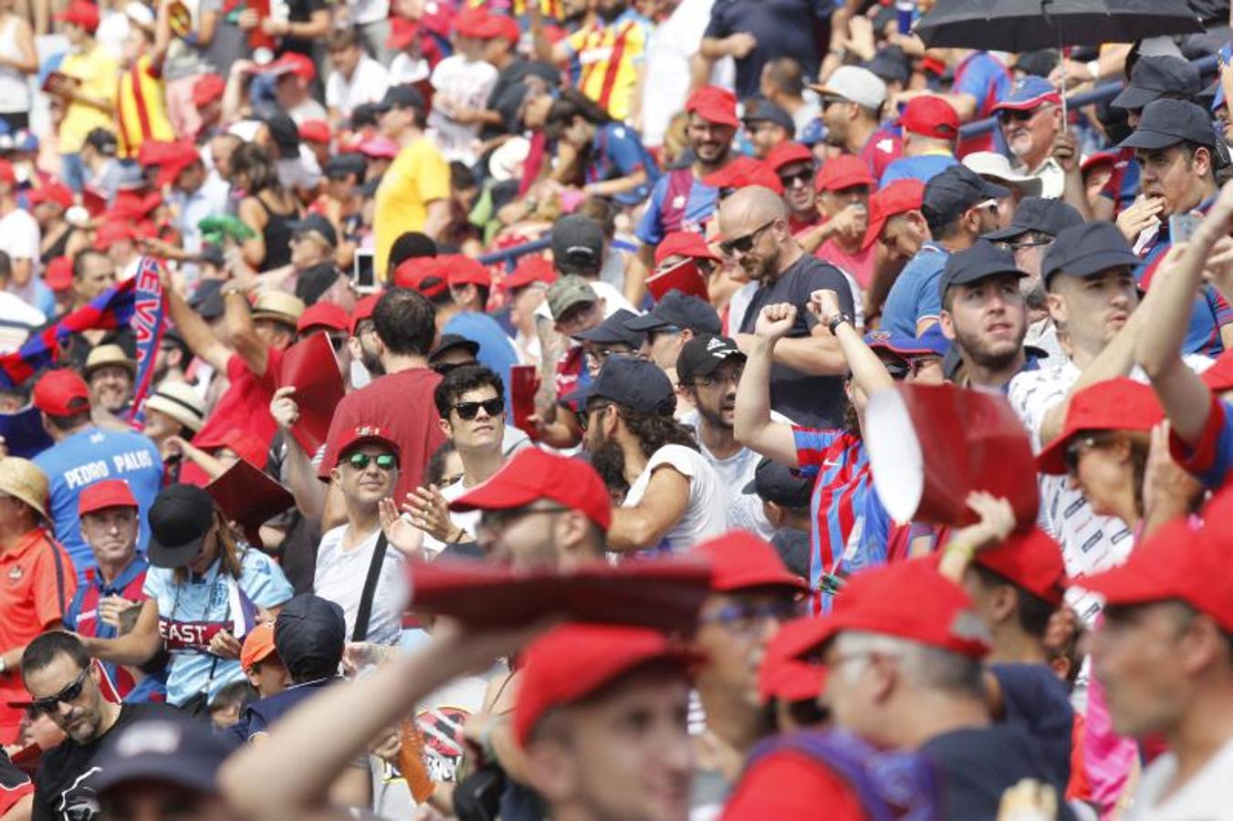 Fotos: Búscate en el Levante UD - Valencia CF de la jornada 3