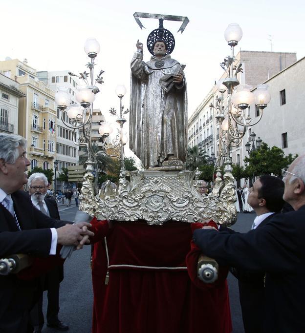  La imagen de San Vicente Ferrer, durante una procesión. 