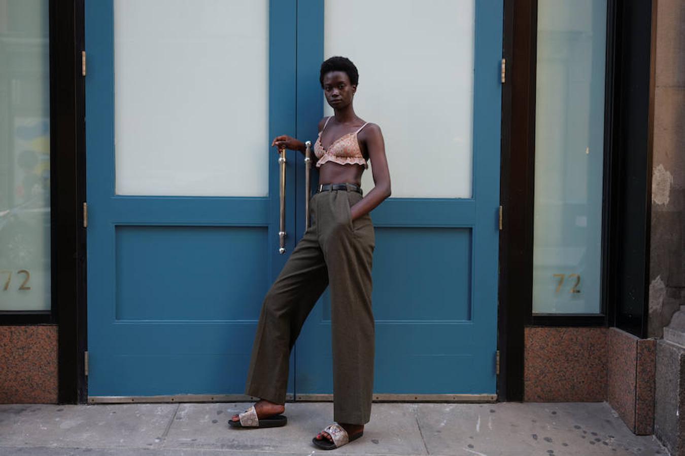 Fatou Jobe trabaja como modelo y explica que, aunque le encanta comprar ropa de segunda mano, tambiénd desfila para "grandes marcas".
