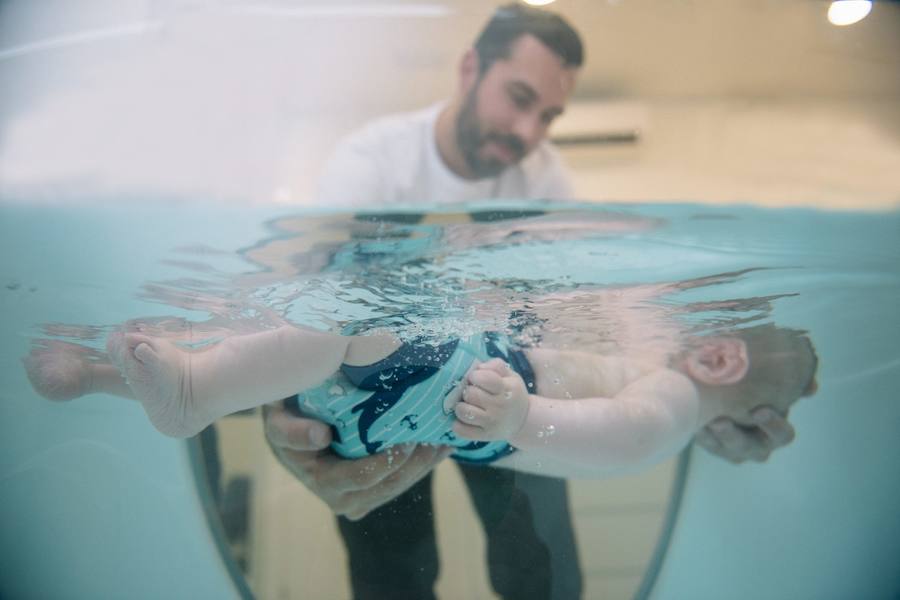 Mi primer spa. Centro que realiza hidroterapia, masajes para bebés y talleres para padres. 
