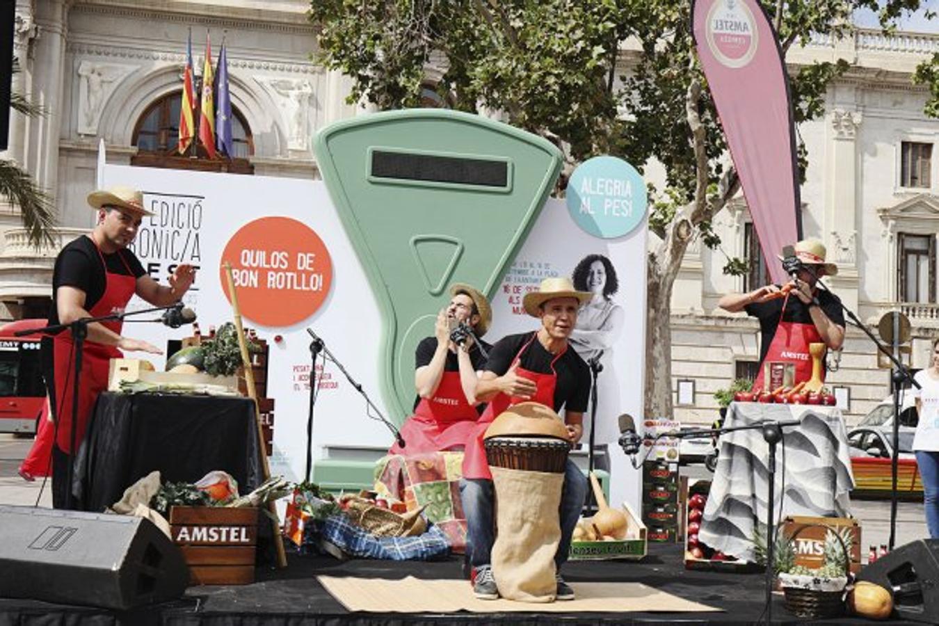 Presentación del Bonic/a Fest. En el mercado de Algirós tocará La Rumband a las 21.30 horas y Plata y Plomo, una hora más tarde.