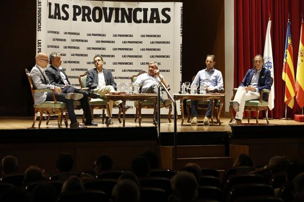 Héctor Esteban, Paco Lloret, Pablo Salazar, Roberto Gil, Fernando Giner y Ricardo Arias, en el Ateneo Mercantil de Valencia. 