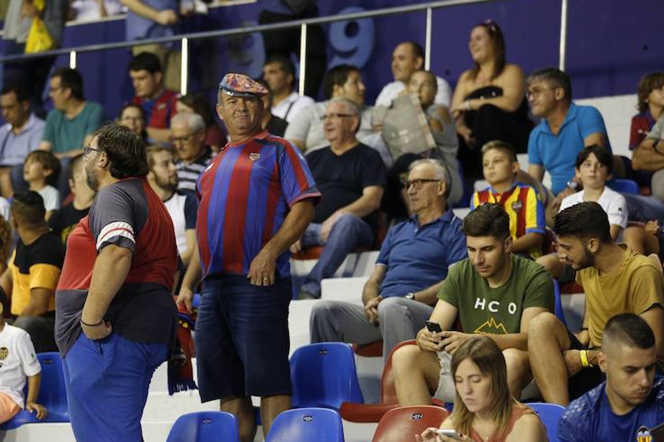 Estas son las mejores imágenes que deja el derbi de filiales en el Ciutat de València