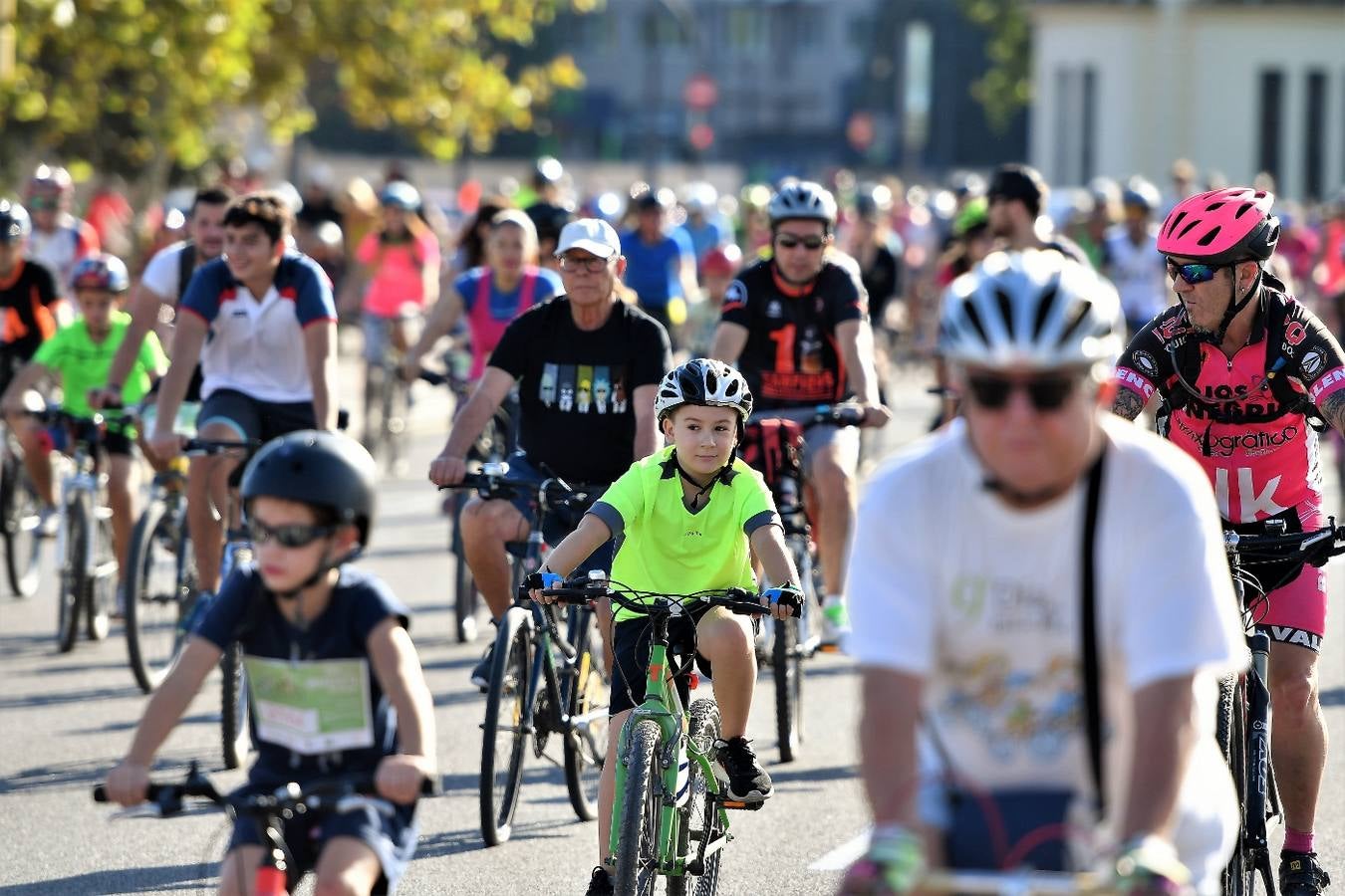 Los interesados podían inscribirse por un euro en las plantas de deportes de El Corte Inglés de la avenida de Francia, Pintor Sorolla y Nuevo Centro. «Un año más, celebramos una fiesta deportiva solidaria a la que quiero invitar a todos los ciudadanos a participar», dijo la concejal de Deportes, Maite Girau, en un comunicado del Ayuntamiento.