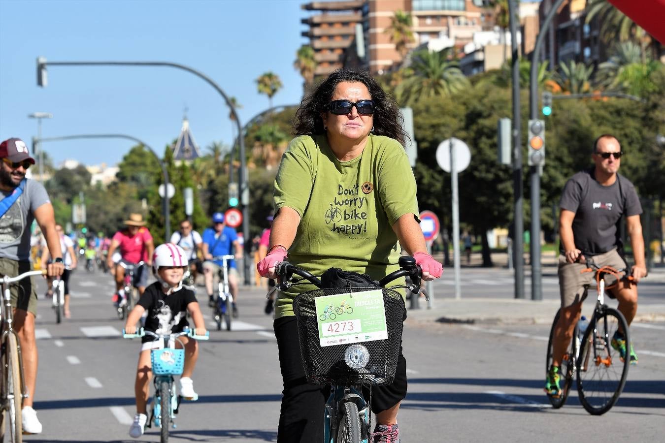 Los interesados podían inscribirse por un euro en las plantas de deportes de El Corte Inglés de la avenida de Francia, Pintor Sorolla y Nuevo Centro. «Un año más, celebramos una fiesta deportiva solidaria a la que quiero invitar a todos los ciudadanos a participar», dijo la concejal de Deportes, Maite Girau, en un comunicado del Ayuntamiento.