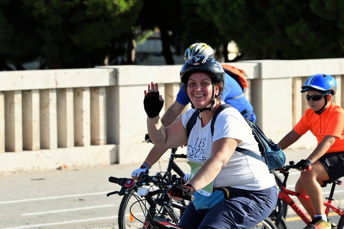 Los interesados podían inscribirse por un euro en las plantas de deportes de El Corte Inglés de la avenida de Francia, Pintor Sorolla y Nuevo Centro. «Un año más, celebramos una fiesta deportiva solidaria a la que quiero invitar a todos los ciudadanos a participar», dijo la concejal de Deportes, Maite Girau, en un comunicado del Ayuntamiento.