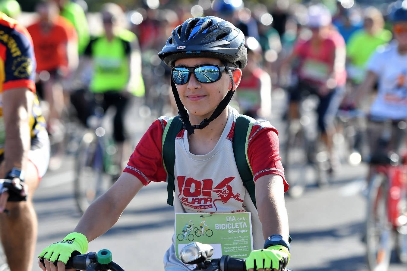 Los interesados podían inscribirse por un euro en las plantas de deportes de El Corte Inglés de la avenida de Francia, Pintor Sorolla y Nuevo Centro. «Un año más, celebramos una fiesta deportiva solidaria a la que quiero invitar a todos los ciudadanos a participar», dijo la concejal de Deportes, Maite Girau, en un comunicado del Ayuntamiento.