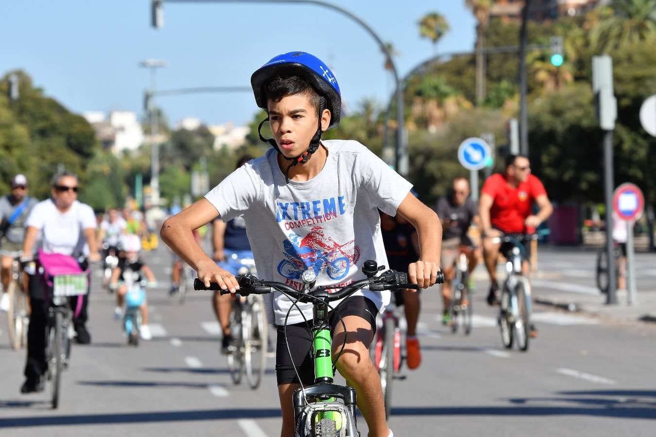 Los interesados podían inscribirse por un euro en las plantas de deportes de El Corte Inglés de la avenida de Francia, Pintor Sorolla y Nuevo Centro. «Un año más, celebramos una fiesta deportiva solidaria a la que quiero invitar a todos los ciudadanos a participar», dijo la concejal de Deportes, Maite Girau, en un comunicado del Ayuntamiento.