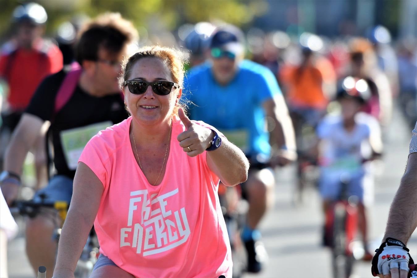 Los interesados podían inscribirse por un euro en las plantas de deportes de El Corte Inglés de la avenida de Francia, Pintor Sorolla y Nuevo Centro. «Un año más, celebramos una fiesta deportiva solidaria a la que quiero invitar a todos los ciudadanos a participar», dijo la concejal de Deportes, Maite Girau, en un comunicado del Ayuntamiento.