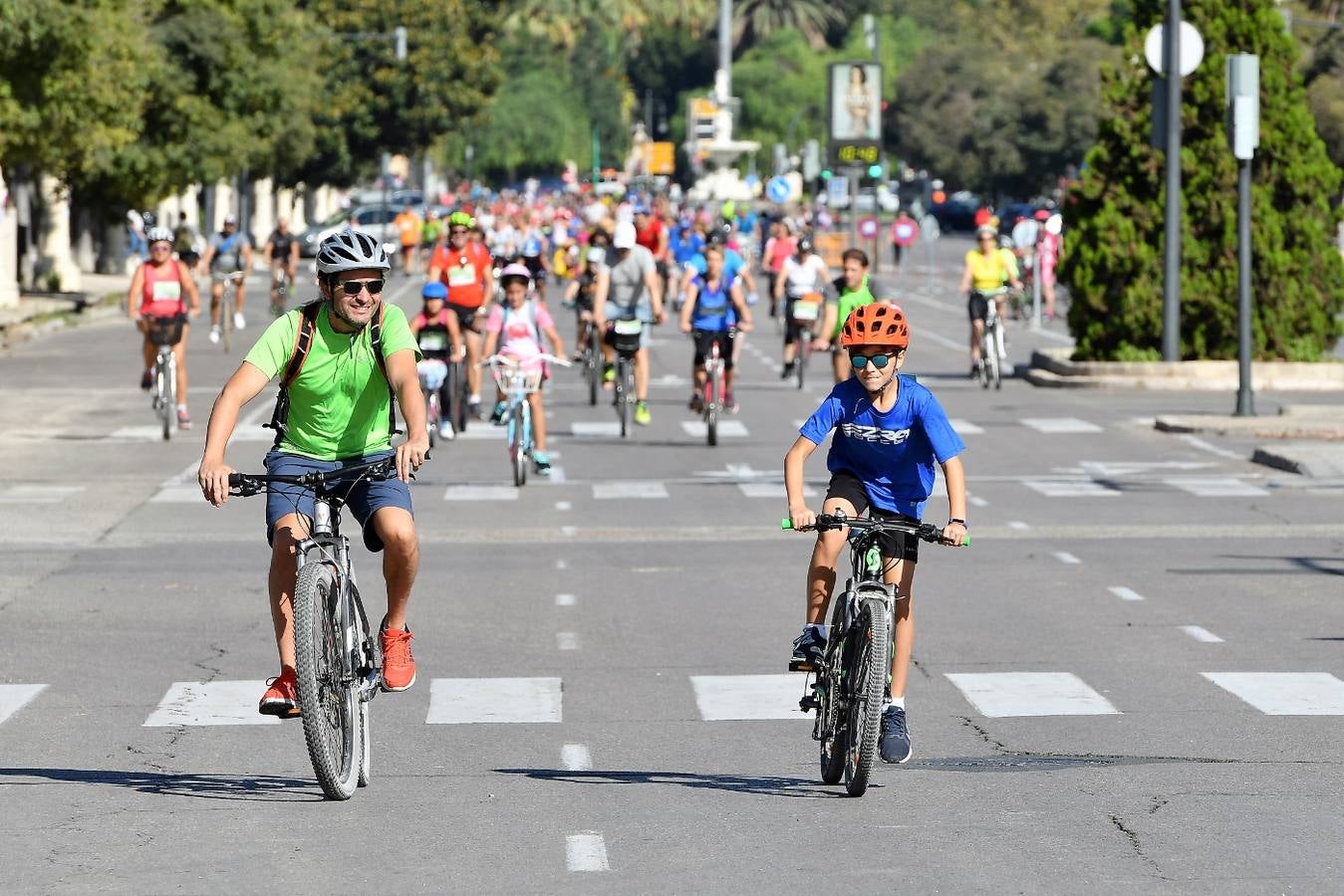 Los interesados podían inscribirse por un euro en las plantas de deportes de El Corte Inglés de la avenida de Francia, Pintor Sorolla y Nuevo Centro. «Un año más, celebramos una fiesta deportiva solidaria a la que quiero invitar a todos los ciudadanos a participar», dijo la concejal de Deportes, Maite Girau, en un comunicado del Ayuntamiento.