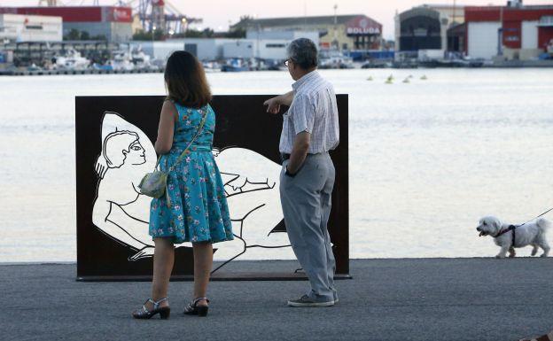 Esculturas sexuales en la Marina de Valencia.