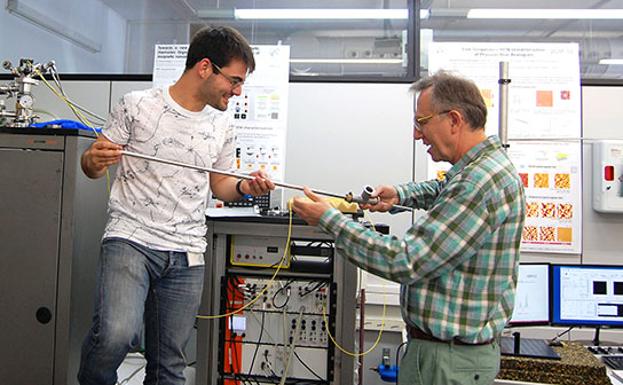 Una de las pruebas de materiales realizadas por Samuel Mañas y Eugenio Coronado, investigadores del Instituto de Ciencia Molecular de la Universitat de València. 