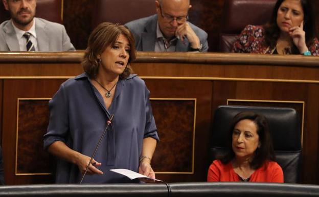 La ministra de Justicia, Dolores Delgado, durante la sesión de control al Gobierno.